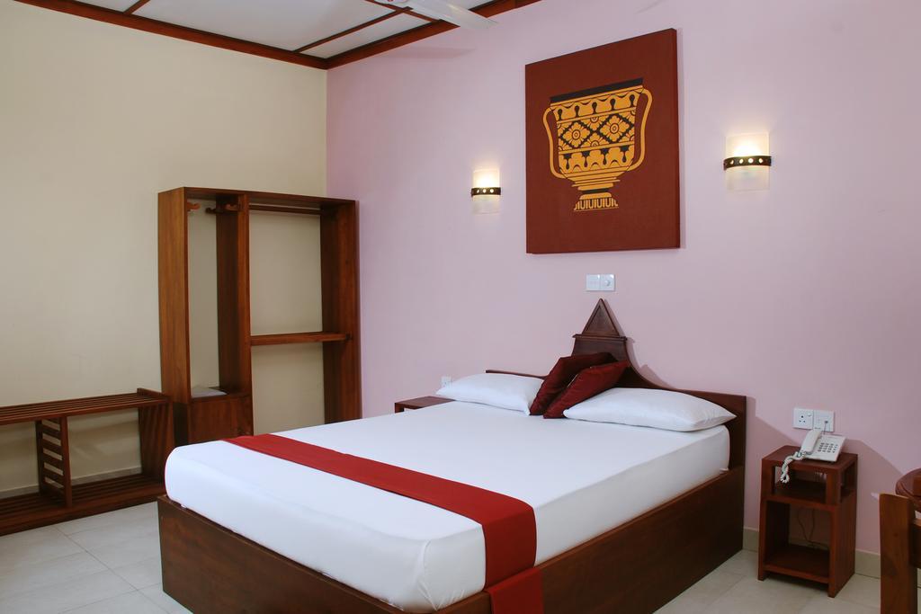 The Triangle Hotel Anuradhapura Dış mekan fotoğraf
